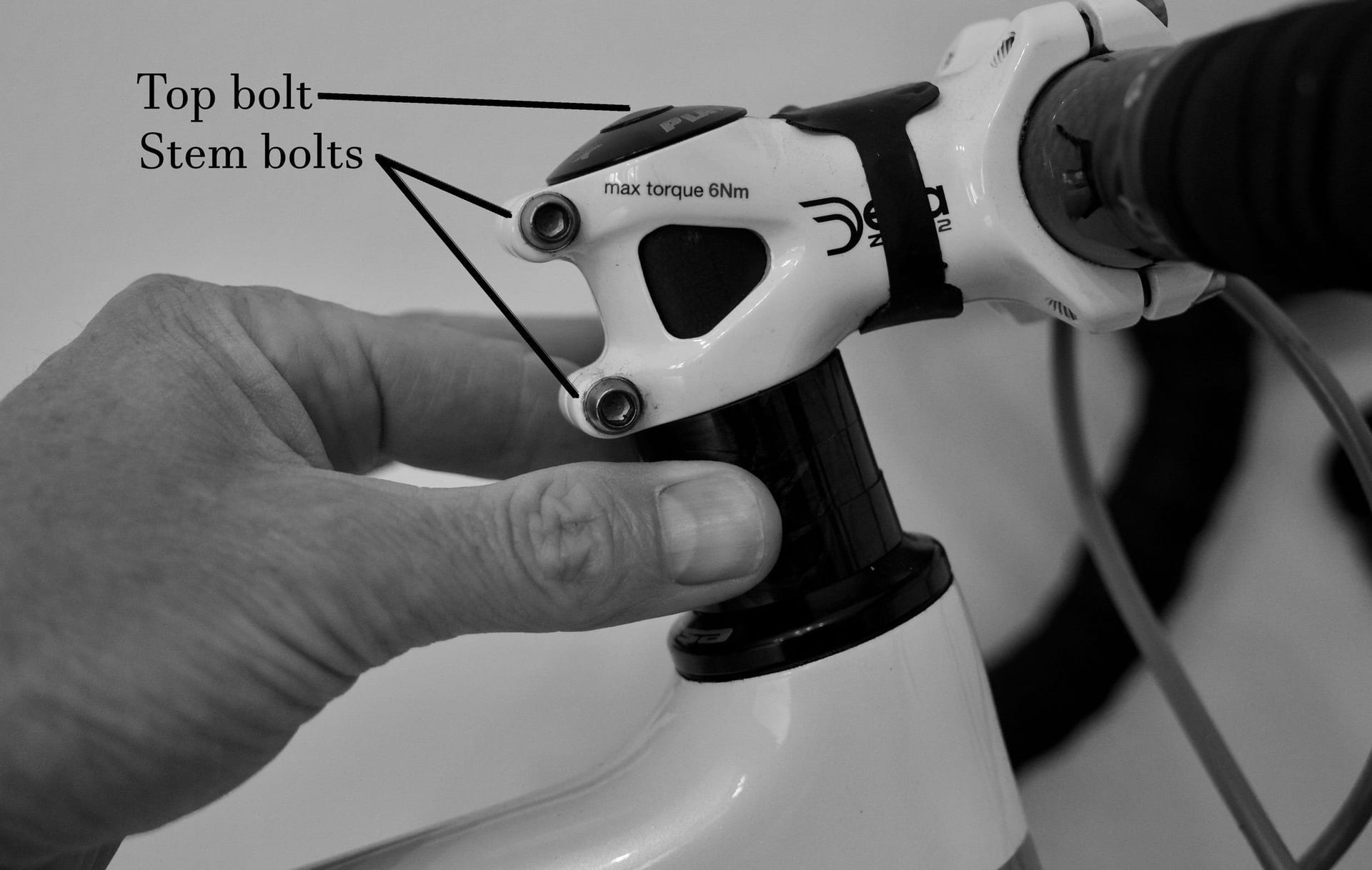 Figure 6 Testing headset bearing adjustment (Photo: asty121)